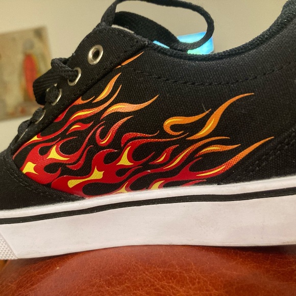 Heely’s Flame Edition - Picture 5 of 6